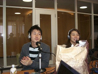 DJ担当の向井さん・山田さんです